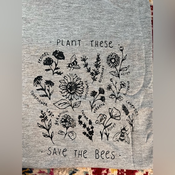 🎈🎈NWT BEE KIND T-SHIRT - Picture 2 of 6